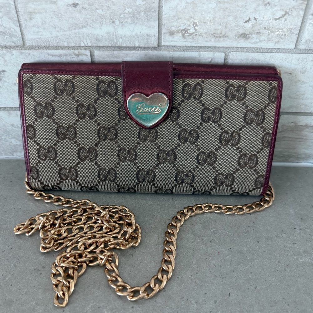 Gucci Beige GG Canvas wallet with Burgundy Trim & unbranded Gold Chain